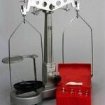 фото Весы технические лабораторные с гирями до 500 гр.